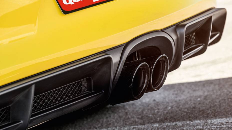 A transmissão é só manual - mas realiza sozinhaum punta-tacco para o motorista | <a href="https://gutenberg.quatrorodas.abril.com.br/carros/impressoes/porsche-cayman-gt4-855525.shtml" target="_blank" rel="migration">Leia mais</a> A transmissão é só manual - mas realiza sozinhaum punta-tacco para o motorista | <a href="https://gutenberg.quatrorodas.abril.com.br/carros/impressoes/porsche-cayman-gt4-855525.shtml" target="_blank" rel="migration">Leia mais</a>