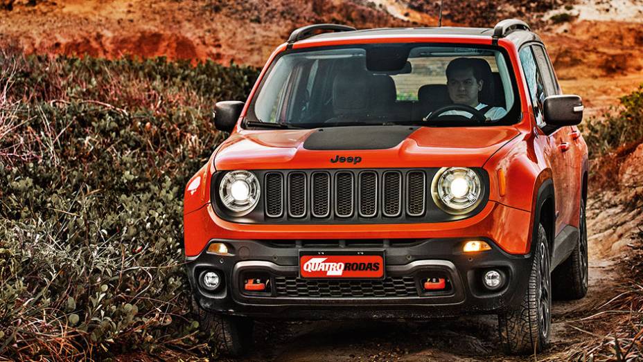 Fabricado em Pernambuco, o Renegade nasceu para ser o modelo mais vendido da Jeep em todo o mundo | <a href="https://gutenberg.quatrorodas.abril.com.br//carros/testes/jeep-renegade-857280.shtml" target="_blank" rel="migration">Leia mais</a>