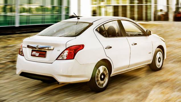 Motor 1.6 gera 111 cv | <a href="https://gutenberg.quatrorodas.abril.com.br/carros/testes/nissan-versa-857084.shtml" target="_blank" rel="migration">Leia mais</a> Motor 1.6 gera 111 cv | <a href="https://gutenberg.quatrorodas.abril.com.br/carros/testes/nissan-versa-857084.shtml" target="_blank" rel="migration">Leia mais</a>