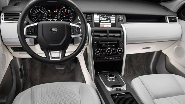 Interior é elegante e funcional. Os bancos têm couro legítimo e regulagens elétricas | <a href="https://gutenberg.quatrorodas.abril.com.br/carros/comparativos/santa-fe-x-discovery-sport-x-grand-cherokee-867285.shtml" target="_blank" rel="migration">Leia mais</a> Interior é elegante e funcional. Os bancos têm couro legítimo e regulagens elétricas | <a href="https://gutenberg.quatrorodas.abril.com.br/carros/comparativos/santa-fe-x-discovery-sport-x-grand-cherokee-867285.shtml" target="_blank" rel="migration">Leia mais</a>