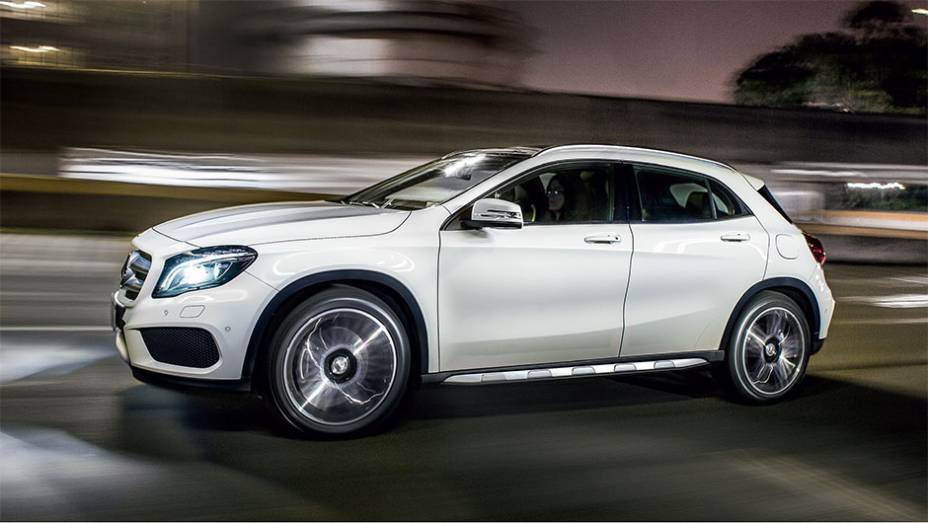 GLA atua no segmento de SUVs compactos | <a href="https://gutenberg.quatrorodas.abril.com.br/carros/testes/mercedes-gla-250-866340.shtml" target="_blank" rel="migration">Leia mais</a>