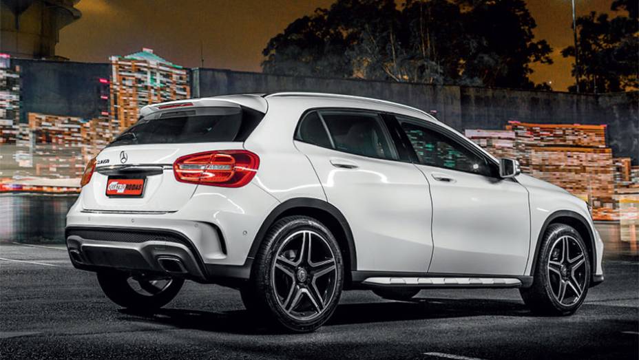 Versão Sport tem kit de estilo da AMG | <a href="https://gutenberg.quatrorodas.abril.com.br/carros/testes/mercedes-gla-250-866340.shtml" target="_blank" rel="migration">Leia mais</a>