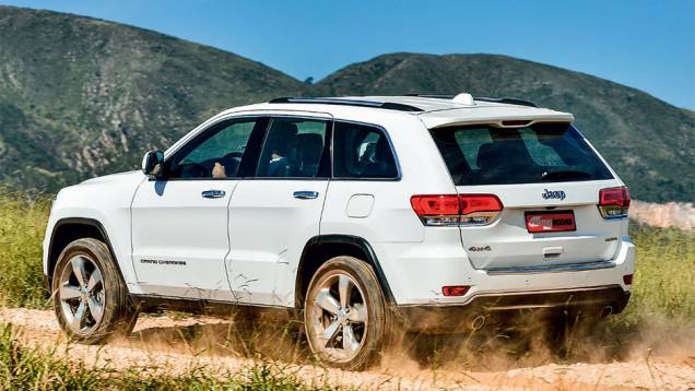 O Grand Cherokee tem cara de Jeep, mas seu design já está envelhecido | <a href="https://gutenberg.quatrorodas.abril.com.br/carros/comparativos/santa-fe-x-discovery-sport-x-grand-cherokee-867285.shtml" target="_blank" rel="migration">Leia mais</a> O Grand Cherokee tem cara de Jeep, mas seu design já está envelhecido | <a href="https://gutenberg.quatrorodas.abril.com.br/carros/comparativos/santa-fe-x-discovery-sport-x-grand-cherokee-867285.shtml" target="_blank" rel="migration">Leia mais</a>