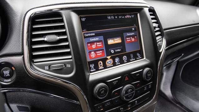 Tela sensível ao toque tem 8,4 polegadas | <a href="https://gutenberg.quatrorodas.abril.com.br/carros/comparativos/santa-fe-x-discovery-sport-x-grand-cherokee-867285.shtml" target="_blank" rel="migration">Leia mais</a> Tela sensível ao toque tem 8,4 polegadas | <a href="https://gutenberg.quatrorodas.abril.com.br/carros/comparativos/santa-fe-x-discovery-sport-x-grand-cherokee-867285.shtml" target="_blank" rel="migration">Leia mais</a>