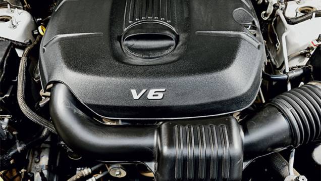 V6 do Jeep é forte (286 cv), mas o carro pesa demais | <a href="https://gutenberg.quatrorodas.abril.com.br/carros/comparativos/santa-fe-x-discovery-sport-x-grand-cherokee-867285.shtml" target="_blank" rel="migration">Leia mais</a> V6 do Jeep é forte (286 cv), mas o carro pesa demais | <a href="https://gutenberg.quatrorodas.abril.com.br/carros/comparativos/santa-fe-x-discovery-sport-x-grand-cherokee-867285.shtml" target="_blank" rel="migration">Leia mais</a>