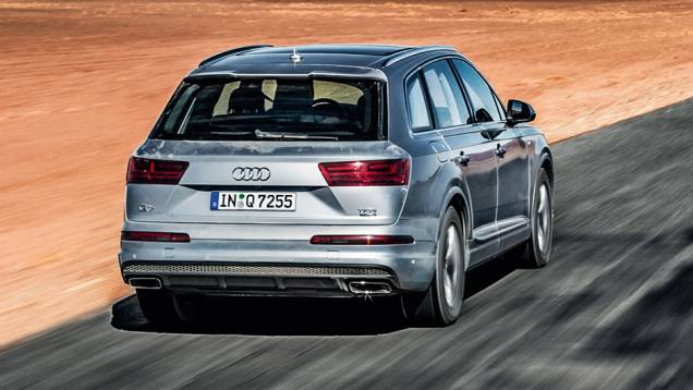O SUV ficou menor por fora, mas maior por dentro | <a href="https://gutenberg.quatrorodas.abril.com.br//carros/impressoes/audi-q7-866880.shtml" target="_blank" rel="migration">Leia mais</a> O SUV ficou menor por fora, mas maior por dentro | <a href="https://gutenberg.quatrorodas.abril.com.br//carros/impressoes/audi-q7-866880.shtml" target="_blank" rel="migration">Leia mais</a>
