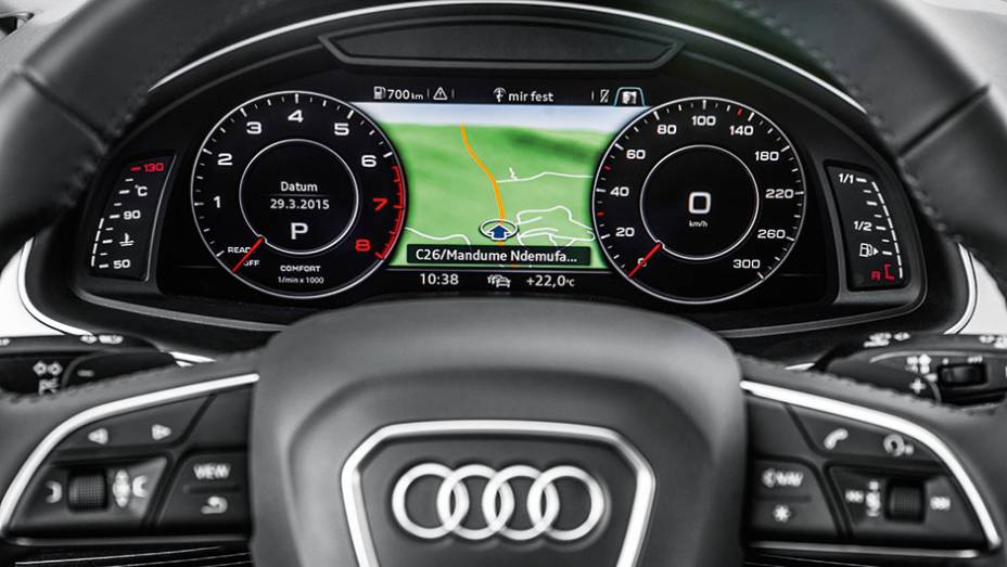 Contagiros, velocímetro e visor que tem até GPS são uma tela 100% digital | <a href="https://gutenberg.quatrorodas.abril.com.br//carros/impressoes/audi-q7-866880.shtml" target="_blank" rel="migration">Leia mais</a>