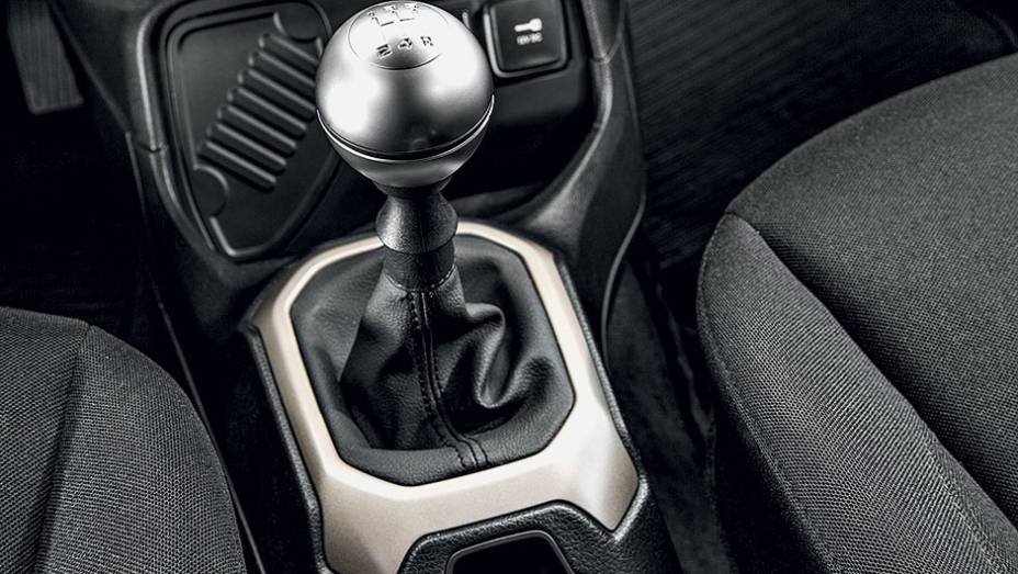 As fotos mostram a versão manual | <a href="https://gutenberg.quatrorodas.abril.com.br/carros/comparativos/melhor-suv-brasil-867761.shtml" target="_blank" rel="migration">Leia mais</a>