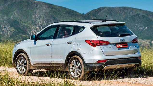 Design é o destaque do Santa Fe. Seus três anos de vida não cansaram o visual | <a href="https://gutenberg.quatrorodas.abril.com.br/carros/comparativos/santa-fe-x-discovery-sport-x-grand-cherokee-867285.shtml" target="_blank" rel="migration">Leia mais</a> Design é o destaque do Santa Fe. Seus três anos de vida não cansaram o visual | <a href="https://gutenberg.quatrorodas.abril.com.br/carros/comparativos/santa-fe-x-discovery-sport-x-grand-cherokee-867285.shtml" target="_blank" rel="migration">Leia mais</a>