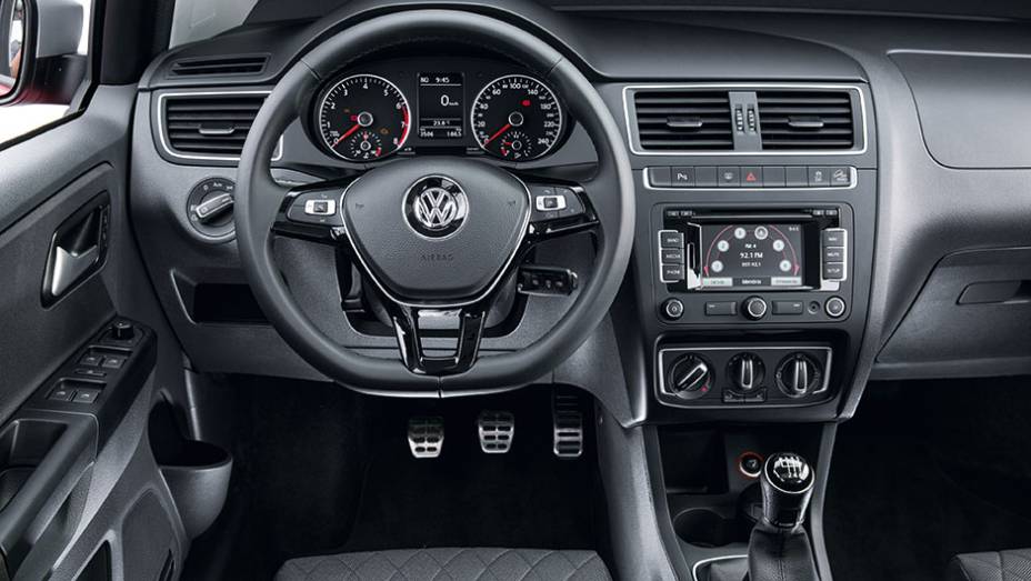 Painel &eacute; id&ecirc;ntico ao da vers&atilde;o Highline. | <a href="https://gutenberg.quatrorodas.abril.com.br/carros/testes/vw-space-cross-866302.shtml" target="_blank" rel="migration">Leia mais</a>