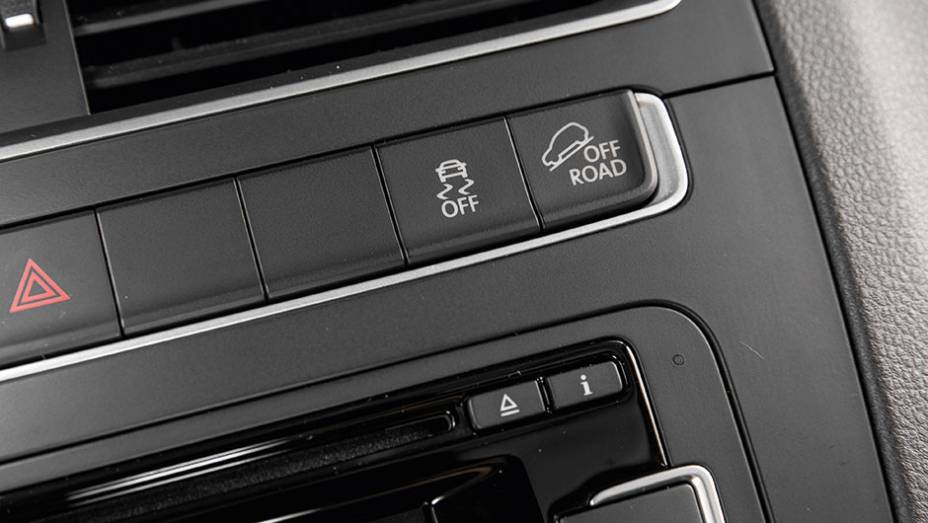 Fun&ccedil;&atilde;o ABS off-road &eacute; opcional. | <a href="https://gutenberg.quatrorodas.abril.com.br/carros/testes/vw-space-cross-866302.shtml" target="_blank" rel="migration">Leia mais</a>
