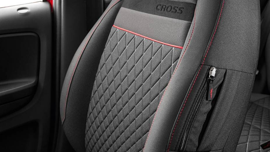 Bancos exclusivos, de s&eacute;rie. | <a href="https://gutenberg.quatrorodas.abril.com.br/carros/testes/vw-space-cross-866302.shtml" target="_blank" rel="migration">Leia mais</a>