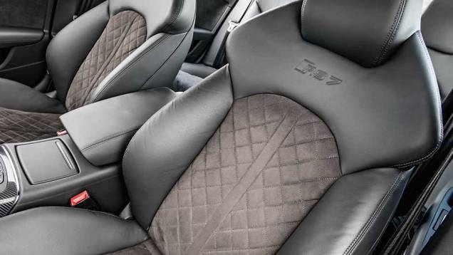 Cabine temacabamentode Alcantara... | <a href="https://gutenberg.quatrorodas.abril.com.br/carros/testes/audi-rs-7-880560.shtml" target="_blank" rel="migration">Leia mais</a> Cabine temacabamentode Alcantara... | <a href="https://gutenberg.quatrorodas.abril.com.br/carros/testes/audi-rs-7-880560.shtml" target="_blank" rel="migration">Leia mais</a>