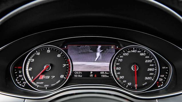 ...e tela de visãonoturna | <a href="https://gutenberg.quatrorodas.abril.com.br/carros/testes/audi-rs-7-880560.shtml" target="_blank" rel="migration">Leia mais</a> ...e tela de visãonoturna | <a href="https://gutenberg.quatrorodas.abril.com.br/carros/testes/audi-rs-7-880560.shtml" target="_blank" rel="migration">Leia mais</a>