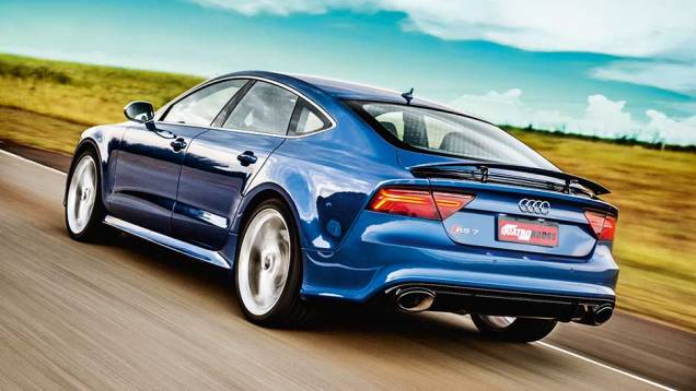 Asa traseirase ergueacima dos120 km/h | <a href="https://gutenberg.quatrorodas.abril.com.br/carros/testes/audi-rs-7-880560.shtml" target="_blank" rel="migration">Leia mais</a> Asa traseirase ergueacima dos120 km/h | <a href="https://gutenberg.quatrorodas.abril.com.br/carros/testes/audi-rs-7-880560.shtml" target="_blank" rel="migration">Leia mais</a>