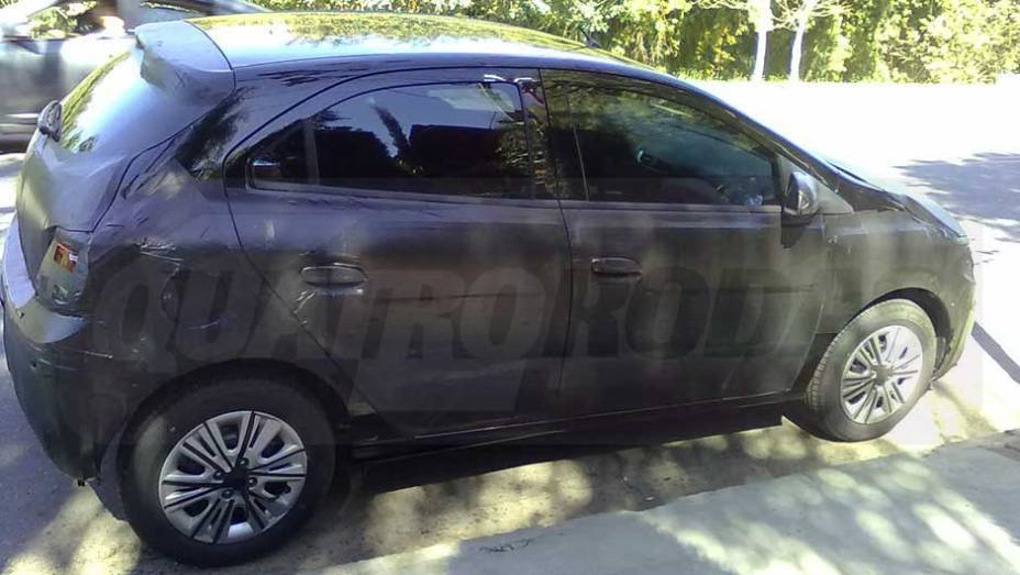 A linha de cintura elevada deixa o Ônix com um visual mais esportivo que o Agile, apenas para citar um exemplo na própria GM | <a href="https://gutenberg.quatrorodas.abril.com.br/noticias/segredo/vergonha-chevrolet-onix-desfila-pelas-ruas-699110.shtml" rel="migration">Leia mais</a> A linha de cintura elevada deixa o Ônix com um visual mais esportivo que o Agile, apenas para citar um exemplo na própria GM | <a href="https://gutenberg.quatrorodas.abril.com.br/noticias/segredo/vergonha-chevrolet-onix-desfila-pelas-ruas-699110.shtml" rel="migration">Leia mais</a>