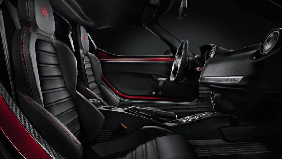 Alfa Romeo 4C | <a href="https://gutenberg.quatrorodas.abril.com.br/saloes/genebra/2013/alfa-romeo-revela-mais-fotos-4c-734491.shtml" rel="migration">Leia mais</a> Alfa Romeo 4C | <a href="https://gutenberg.quatrorodas.abril.com.br/saloes/genebra/2013/alfa-romeo-revela-mais-fotos-4c-734491.shtml" rel="migration">Leia mais</a>