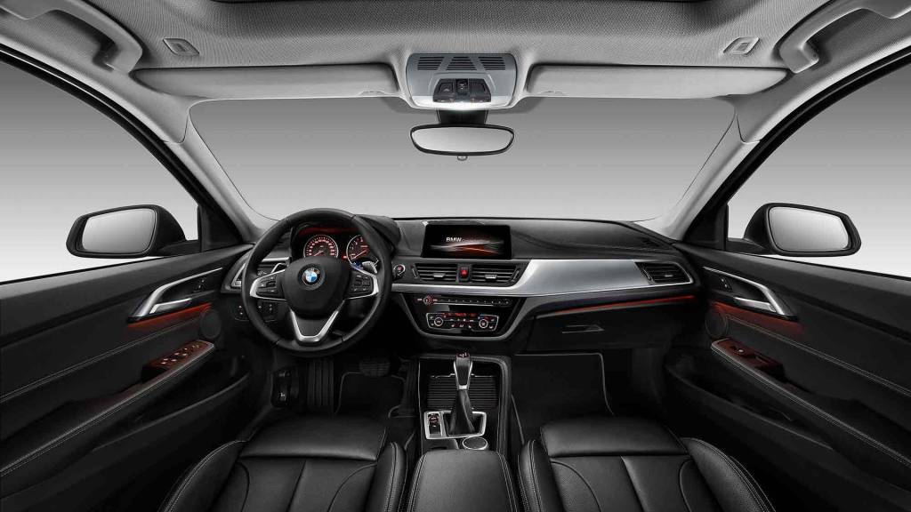 BMW Série 1 Sedan Cabine é semelhante ao Série 1 hatch, mas tem detalhes exclusivos