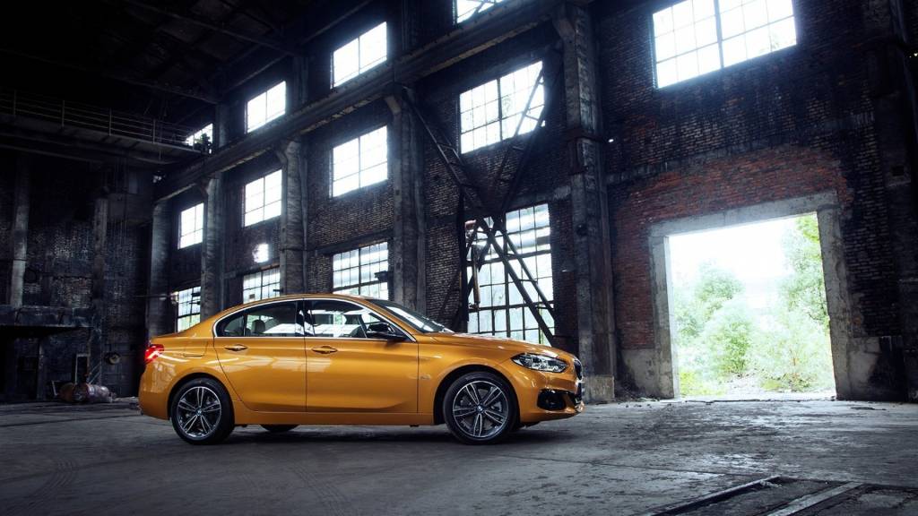 BMW Série 1 Sedan Modelo tem os típicos vincos laterais comuns aos BMW
