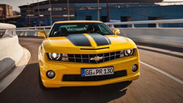 O motorista poderá optar entre a transmissão manual ou automática | <a href="https://gutenberg.quatrorodas.abril.com.br/noticias/chevrolet-camaro-chega-europa-305036_p.shtml" rel="migration">Leia mais</a> O motorista poderá optar entre a transmissão manual ou automática | <a href="https://gutenberg.quatrorodas.abril.com.br/noticias/chevrolet-camaro-chega-europa-305036_p.shtml" rel="migration">Leia mais</a>