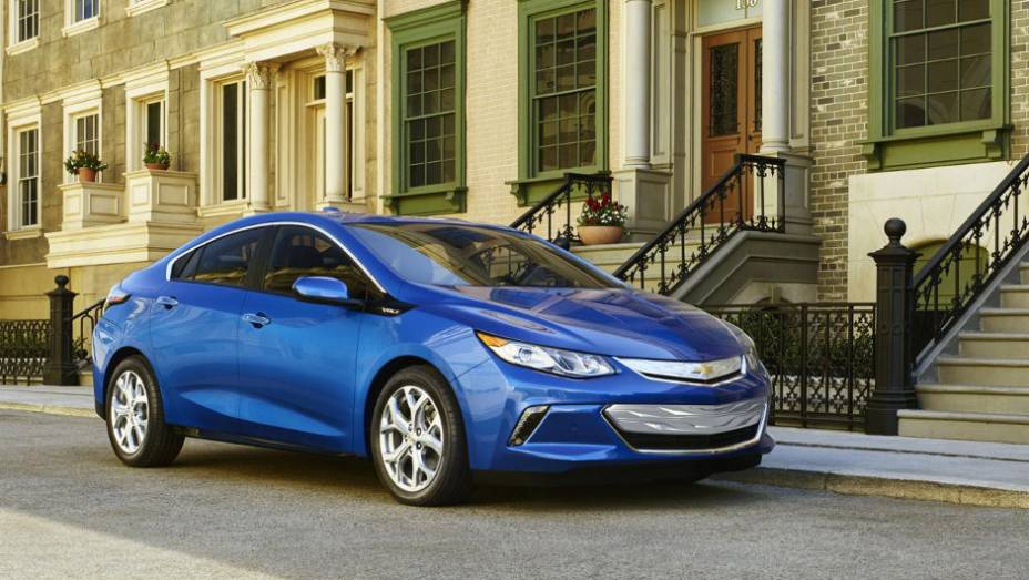 Chevrolet Volt 2016 sofreu mudanças na dianteira e também no interior | <a href="https://gutenberg.quatrorodas.abril.com.br/noticias/saloes/detroit-2015/chevrolet-mostra-volt-2016-salao-detroit-824360.shtml" rel="migration">Leia mais</a>