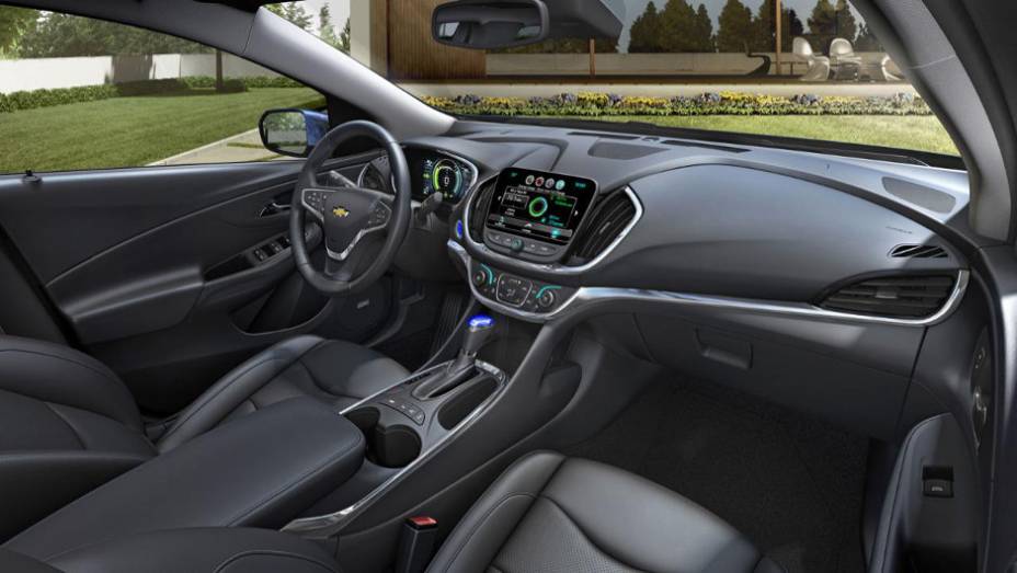 Nova configuração da cabine com bancos maiores e acolchoados oferece espaço para quatro pessoas | <a href="https://gutenberg.quatrorodas.abril.com.br/noticias/saloes/detroit-2015/chevrolet-mostra-volt-2016-salao-detroit-824360.shtml" rel="migration">Leia mais</a>