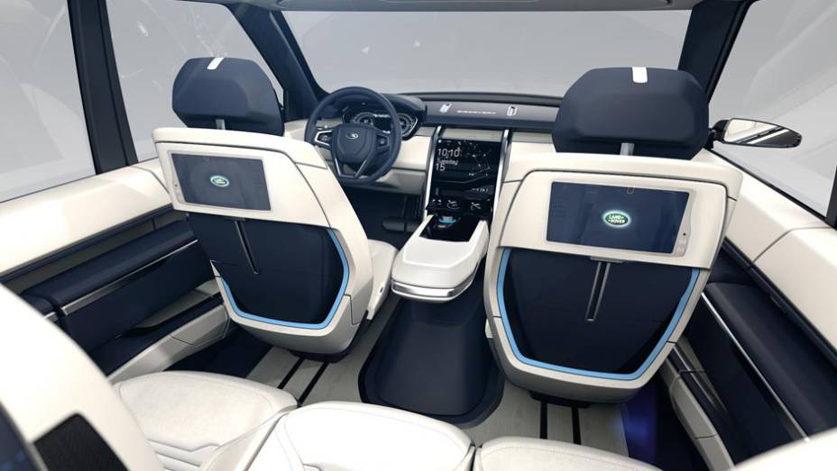 Sistema de entretenimento e espaço interno privilegiado para os passageiros no banco traseiro | <a href="https://gutenberg.quatrorodas.abril.com.br/noticias/fabricantes/land-rover-lanca-conceito-discovery-vision-779837.shtml" rel="migration">Leia mais</a>