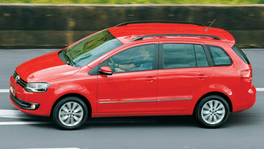 Volkswagen SpaceFox: 3/5 | <a href="https://gutenberg.quatrorodas.abril.com.br/noticias/carros-mais-menos-resistentes-alagamentos-731244.shtml" rel="migration">Leia mais</a>