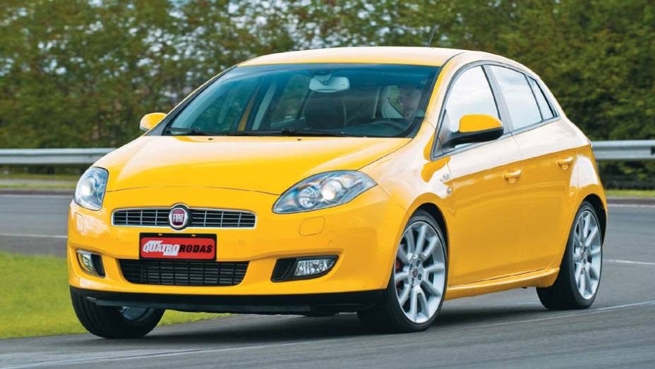 Fiat Bravo: avaliação 3,5/5 | <a href="https://gutenberg.quatrorodas.abril.com.br/noticias/carros-mais-menos-resistentes-alagamentos-731244.shtml" rel="migration">Leia mais</a>