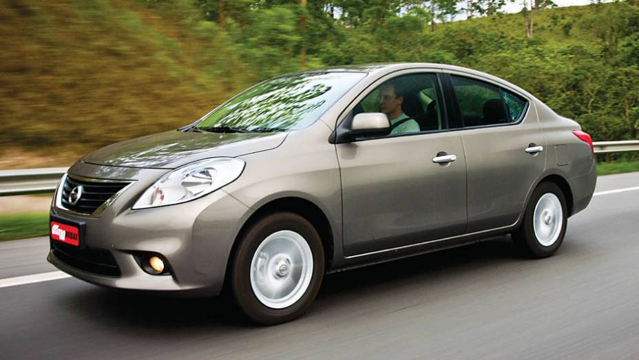 Nissan Versa: 3,5/5 | <a href="https://gutenberg.quatrorodas.abril.com.br/noticias/carros-mais-menos-resistentes-alagamentos-731244.shtml" rel="migration">Leia mais</a>