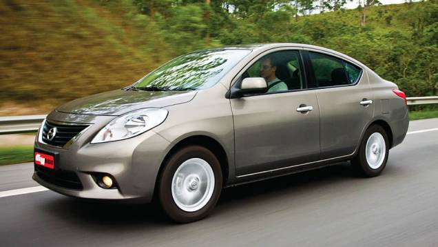 Nissan Versa: 3,5/5 | <a href="https://gutenberg.quatrorodas.abril.com.br/noticias/carros-mais-menos-resistentes-alagamentos-731244.shtml" rel="migration">Leia mais</a> Nissan Versa: 3,5/5 | <a href="https://gutenberg.quatrorodas.abril.com.br/noticias/carros-mais-menos-resistentes-alagamentos-731244.shtml" rel="migration">Leia mais</a>