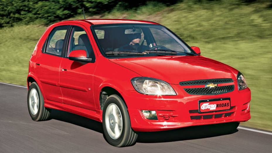 Chevrolet Celta tirou nota 1,5/5 | <a href="https://gutenberg.quatrorodas.abril.com.br/noticias/carros-mais-menos-resistentes-alagamentos-731244.shtml" rel="migration">Leia mais</a>