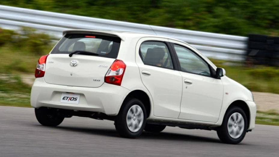 A marca garante ter feito um ve&iacute;culo para os mercados emergentes sem perder a qualidade caracter&iacute;stica dos modelos Toyota | <a href="https://gutenberg.quatrorodas.abril.com.br/salao-do-automovel/2012/carros/toyota-etios-703992.shtml" rel="migration">Leia mais</a>