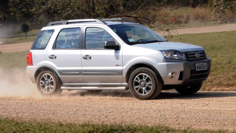 Os pilotos guiam em altas velocidades, exigindo o m&aacute;ximo dos ve&iacute;culos. <a href="https://gutenberg.quatrorodas.abril.com.br/reportagens/casa-ford-638095.shtml" rel="migration">Leia mais</a>