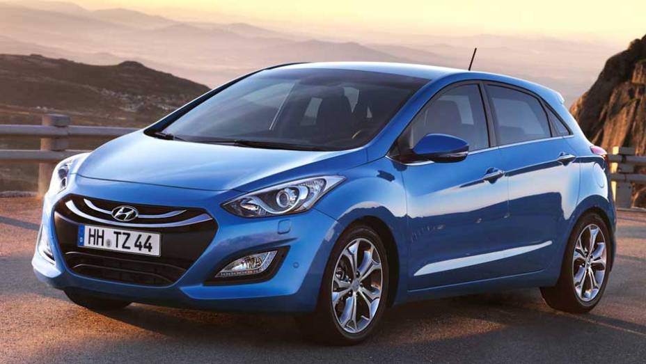Grade da nova geração tem novo formato hexagonal - <a href="https://gutenberg.quatrorodas.abril.com.br/reportagens/salao/hyundai-i30-639880.shtml" rel="migration">Leia Mais</a>
