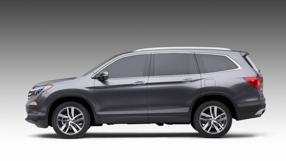 O SUV foi renovado em sintonia com a identidade visual da Honda | <a href="https://gutenberg.quatrorodas.abril.com.br/noticias/fabricantes/honda-divulga-imagens-pilot-2016-835540.shtml" rel="migration">Leia mais</a>