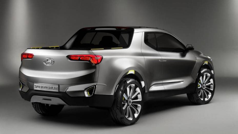 Modelo oferece extensão da capacidade de carga, o que o assemelha as picapes de porte médio | <a href="https://gutenberg.quatrorodas.abril.com.br/noticias/saloes/detroit-2015/hyundai-revela-conceito-santa-cruz-detroit-825121.shtmll" rel="migration">Leia mais</a>