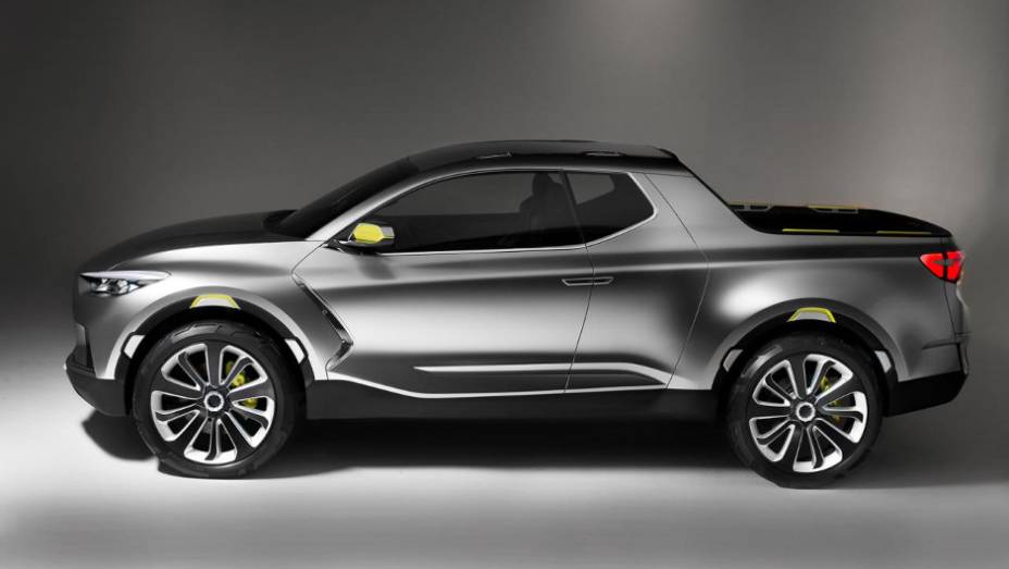 Com tração 4x4, o conceito conta com motor turbodiesel 2.0, que entrega 190 cv e 41,6 mkgf de torque | <a href="https://gutenberg.quatrorodas.abril.com.br/noticias/saloes/detroit-2015/hyundai-revela-conceito-santa-cruz-detroit-825121.shtmll" rel="migration">Leia mais</a>