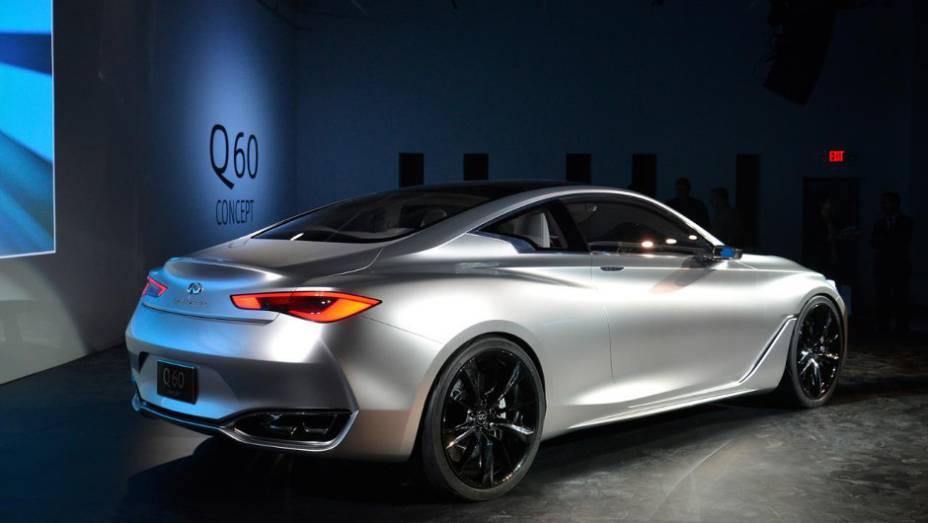 Conceito mescla características do Q80, como o teto mais baixo, e do Q50 Eau Rouge, tubos de escape | <a href="https://gutenberg.quatrorodas.abril.com.br/noticias/saloes/detroit-2015/infiniti-revela-q60-concept-detroit-824520.shtml" rel="migration">Leia mais</a>