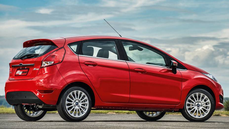 Compactos: Ford New Fiesta 1.6 16V Flex - 8,7 km/l etanol - 12,7 km/l gasolina | <a href="https://gutenberg.quatrorodas.abril.com.br/noticias/mercado/inmetro-divulga-ranking-2015-programa-etiquetagem-veicular-827512.shtml" rel="migration">Leia mais</a>