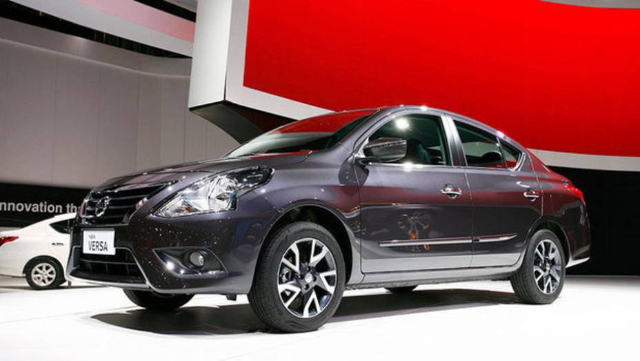 Médios: Nissan New Versa 1.0 12V Flex - 9,3 km etanol - 15,2 km/l gasolina | <a href="https://gutenberg.quatrorodas.abril.com.br/noticias/mercado/inmetro-divulga-ranking-2015-programa-etiquetagem-veicular-827512.shtml" rel="migration">Leia mais</a>