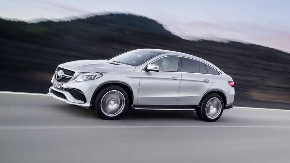 Modelo tem como principal rival o BMW X6 M | <a href="https://gutenberg.quatrorodas.abril.com.br/noticias/saloes/detroit-2015/mercedes-amg-gle63-s-coupe-revelada-oficialmente-detroit-824420.shtml" rel="migration">Leia mais</a>