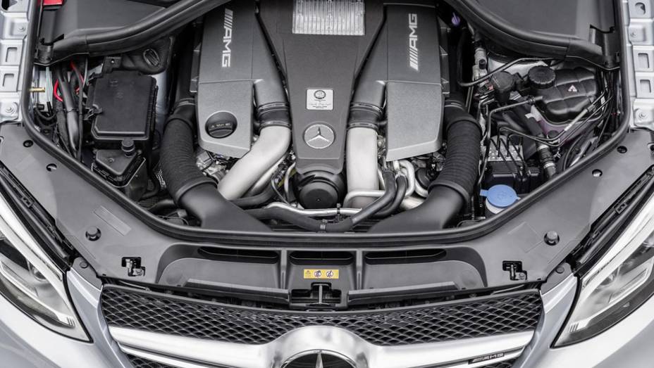 Motor é 5.5 litros V8 biturbo de 585 cavalos de potência | <a href="https://gutenberg.quatrorodas.abril.com.br/noticias/saloes/detroit-2015/mercedes-amg-gle63-s-coupe-revelada-oficialmente-detroit-824420.shtml" rel="migration">Leia mais</a> Motor é 5.5 litros V8 biturbo de 585 cavalos de potência | <a href="https://gutenberg.quatrorodas.abril.com.br/noticias/saloes/detroit-2015/mercedes-amg-gle63-s-coupe-revelada-oficialmente-detroit-824420.shtml" rel="migration">Leia mais</a>