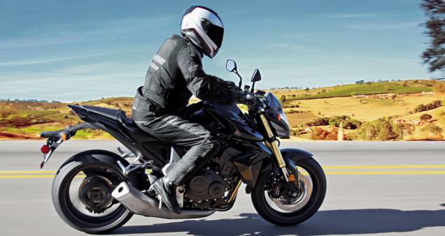 Você não vai acreditar, mas a CB 1000R é bem melhor na cidade que a irmãzinha Hornet 600 Você não vai acreditar, mas a CB 1000R é bem melhor na cidade que a irmãzinha Hornet 600