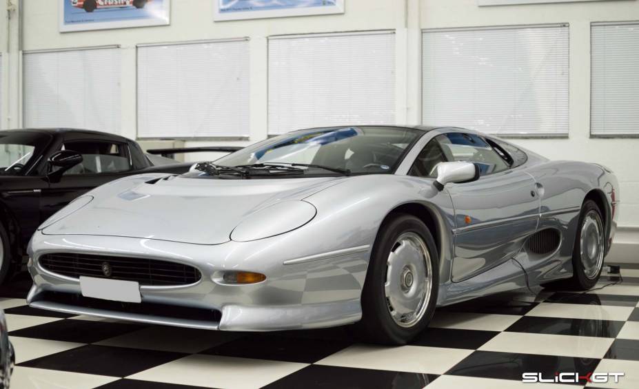 Jaguar XJ 220