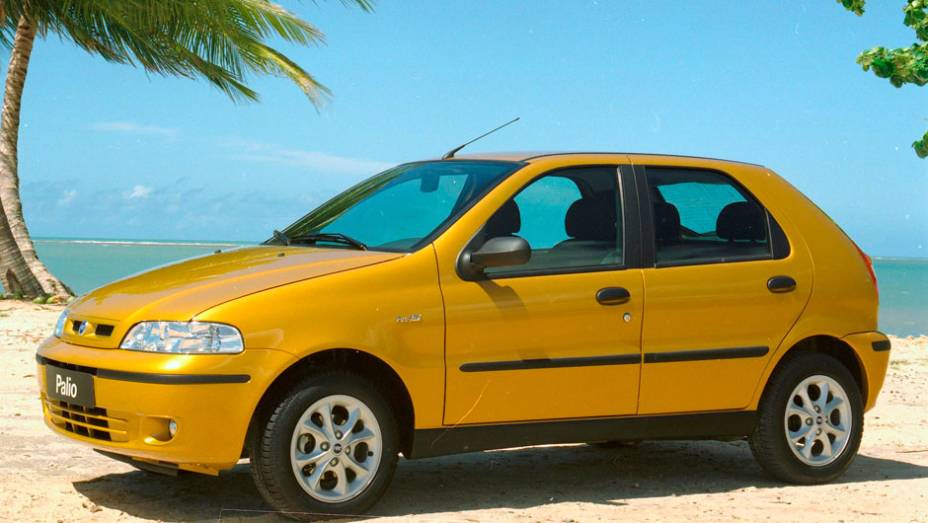 Em 2000 o Palio passava por sua primeira reestilização Em 2000 o Palio passava por sua primeira reestilização