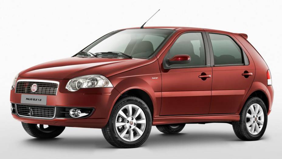 Em 2009, chegava o Palio 2010, com novos faróis, motores e a nova versão ELX 1.8 Em 2009, chegava o Palio 2010, com novos faróis, motores e a nova versão ELX 1.8