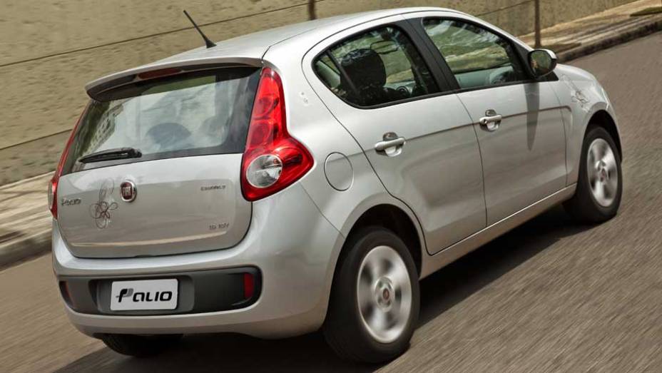 Maior no tamanho, o hatch oferece design moderno e fartura de equipamentos Maior no tamanho, o hatch oferece design moderno e fartura de equipamentos