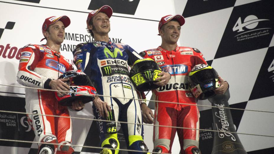 Confira o melhor da Moto GP 2015, etapa do Qatar | <a href="https://gutenberg.quatrorodas.abril.com.br/moto/noticias/rossi-show-fatura-moto-gp-qatar-852000.shtml" rel="migration">Leia mais</a>