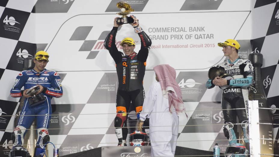 Confira o melhor da Moto GP 2015, etapa do Qatar | <a href="https://gutenberg.quatrorodas.abril.com.br/moto/noticias/rossi-show-fatura-moto-gp-qatar-852000.shtml" rel="migration">Leia mais</a>